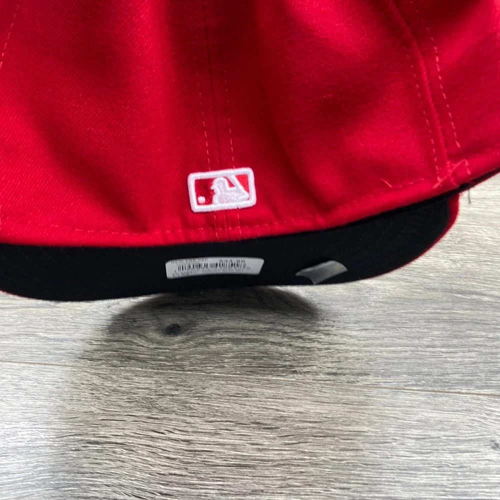 Toronto Blue Jays New Era 59FIFTY Low Profile Hat Mens 7 3/8 Red Maple Leaf Cap
